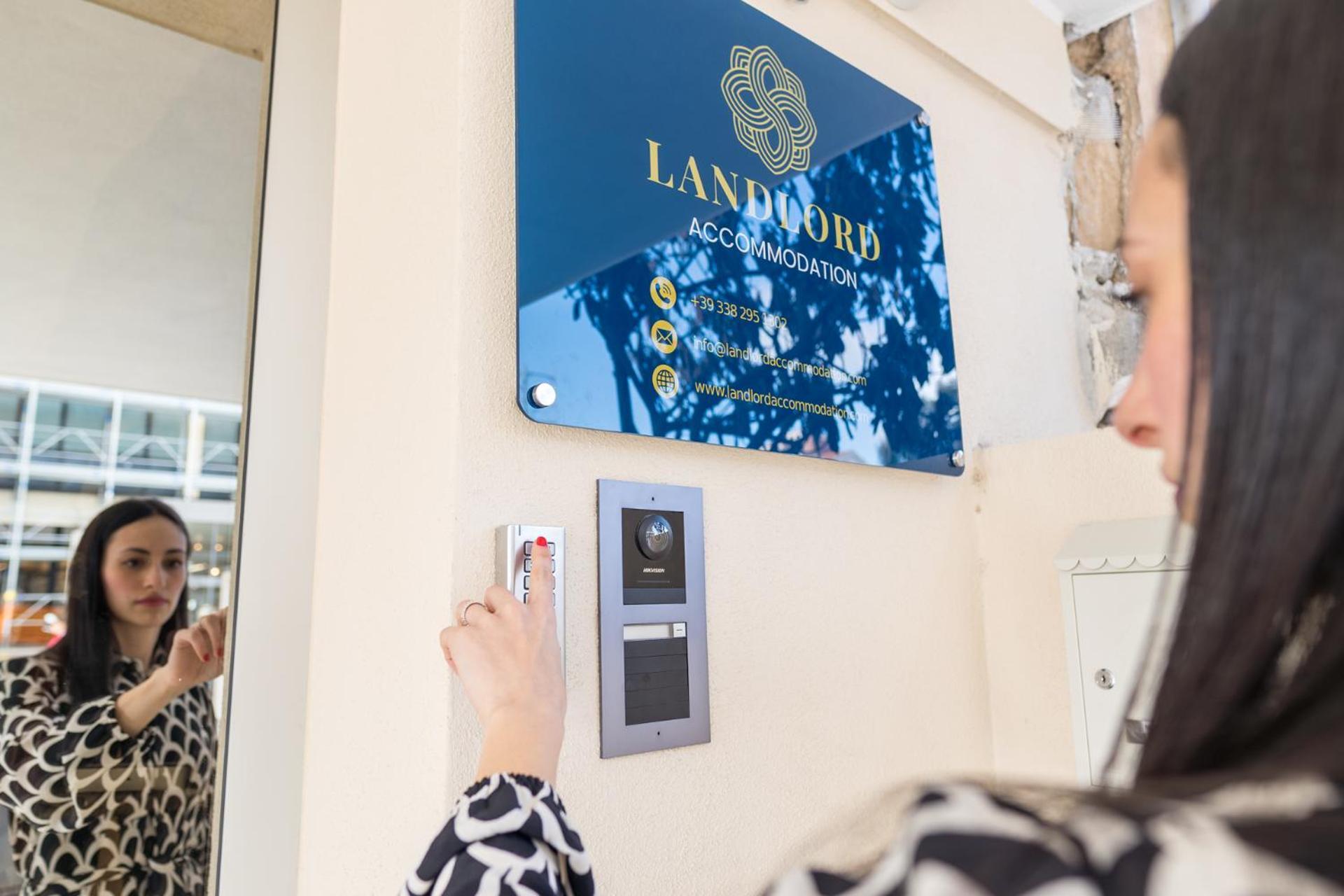 فندق Landlord ألغيرو المظهر الخارجي الصورة